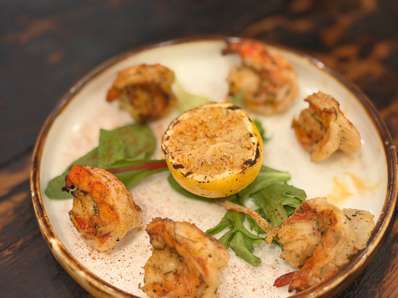 Grilled shrimp with lemon and greens